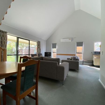 15B Caverhill Close Villa แฮนเมอร์สปริงส์ ภายนอก รูปภาพ