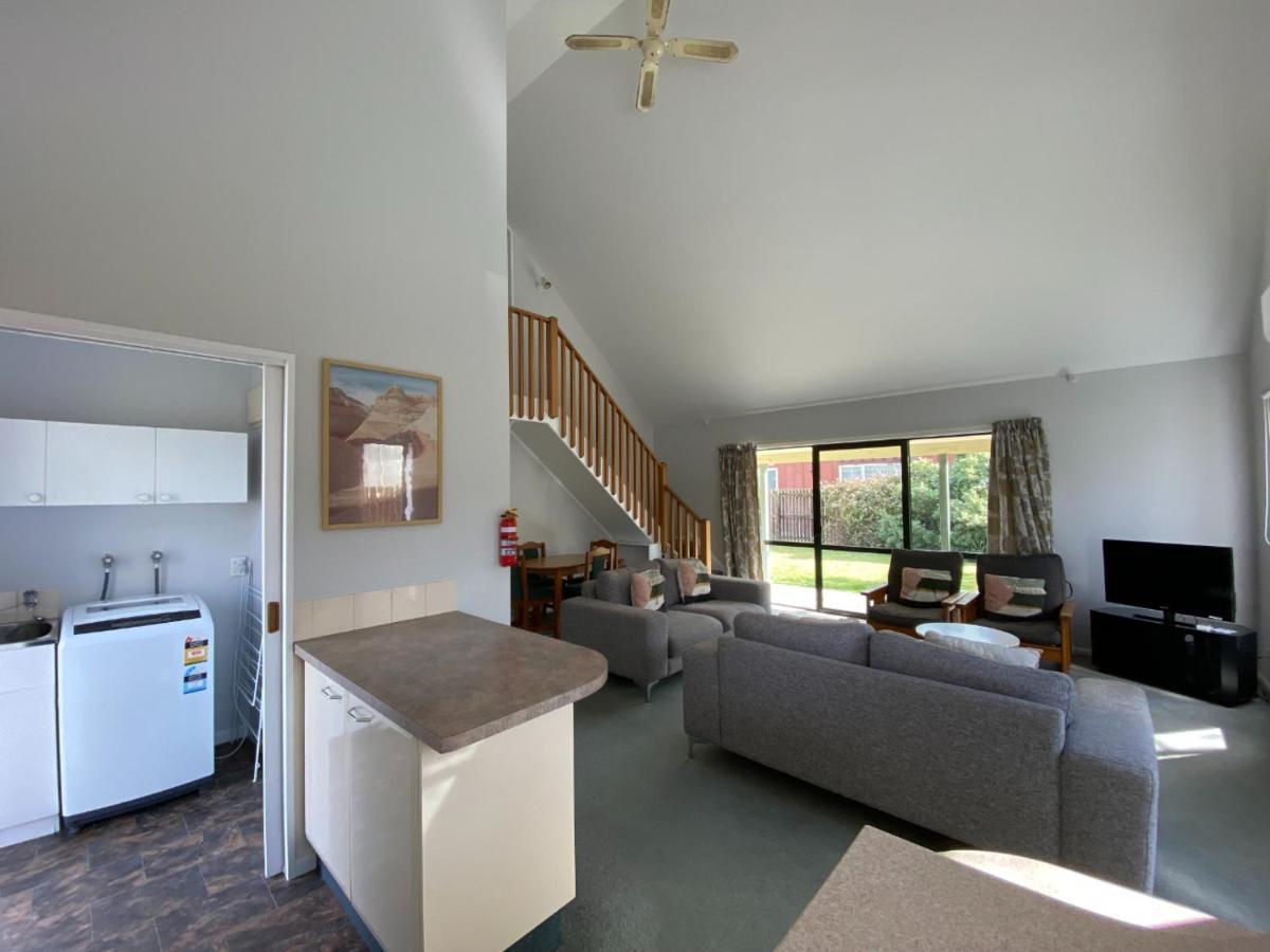 15B Caverhill Close Villa แฮนเมอร์สปริงส์ ภายนอก รูปภาพ