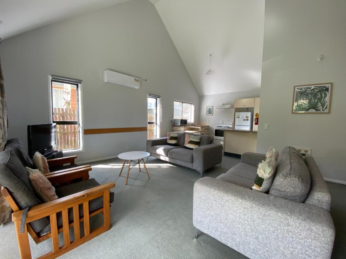 15B Caverhill Close Villa แฮนเมอร์สปริงส์ ภายนอก รูปภาพ